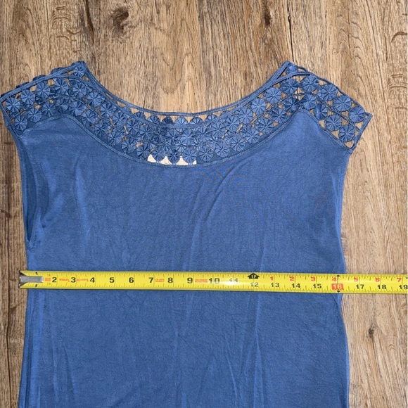 LOFT • Cap Sleeve Rayon Lace Shoulder Tee - Picture 4 of 9